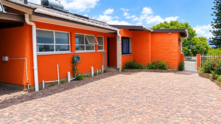 8 Bedroom Property for Sale in Cloetesville Western Cape